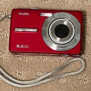 Kodak Easyshare M863 8.2 MP Digital Camera with 3xOptical Zoom (Red)